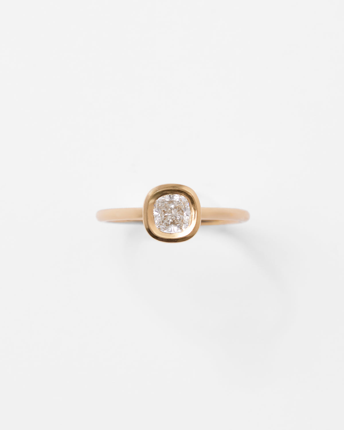 Bague pebble en or et diamant coussin