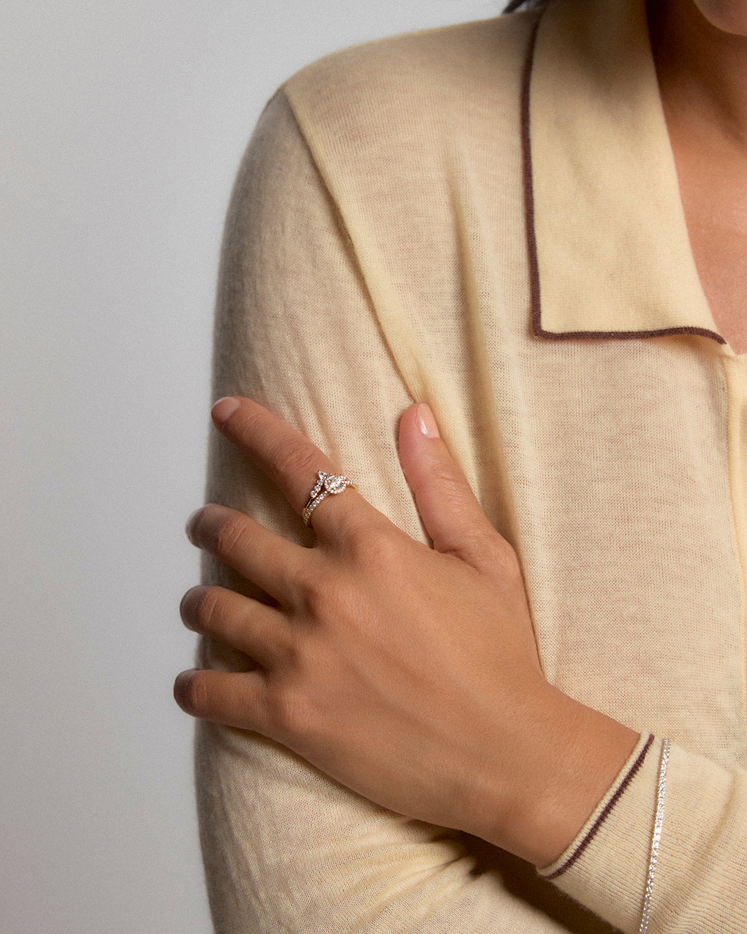 Bague solitaire en or jaune et diamant rond