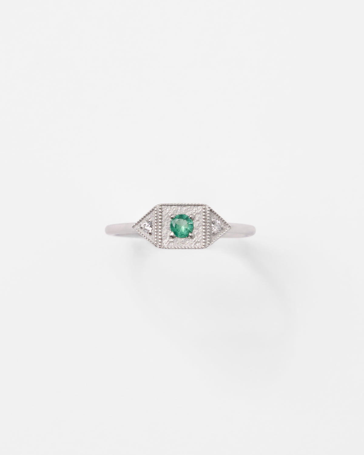 Bague kite en or blanc, émeraude et diamants