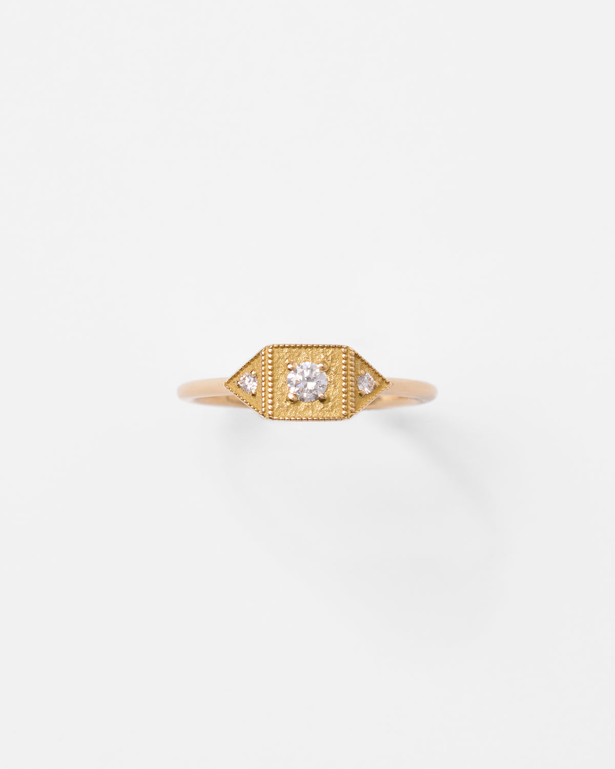 Bague kite en or, pierre centrale et diamants