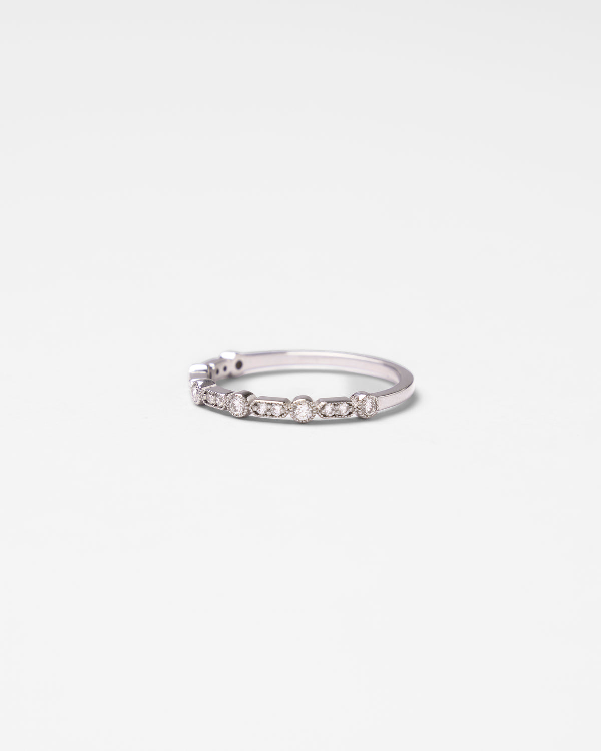 Bague demi-alliance vintage en or et diamants