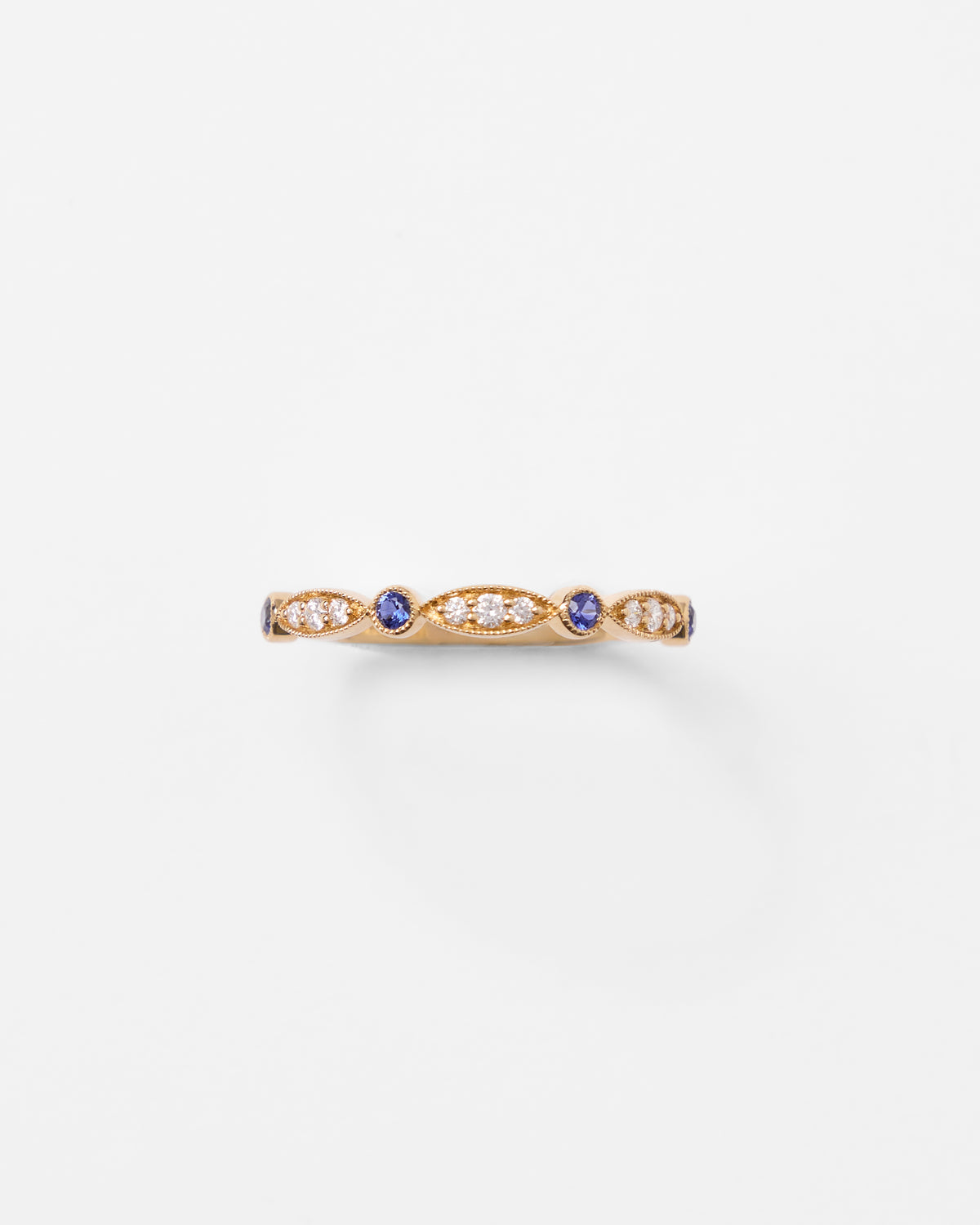Bague demi-alliance vintage en or, saphirs et diamants