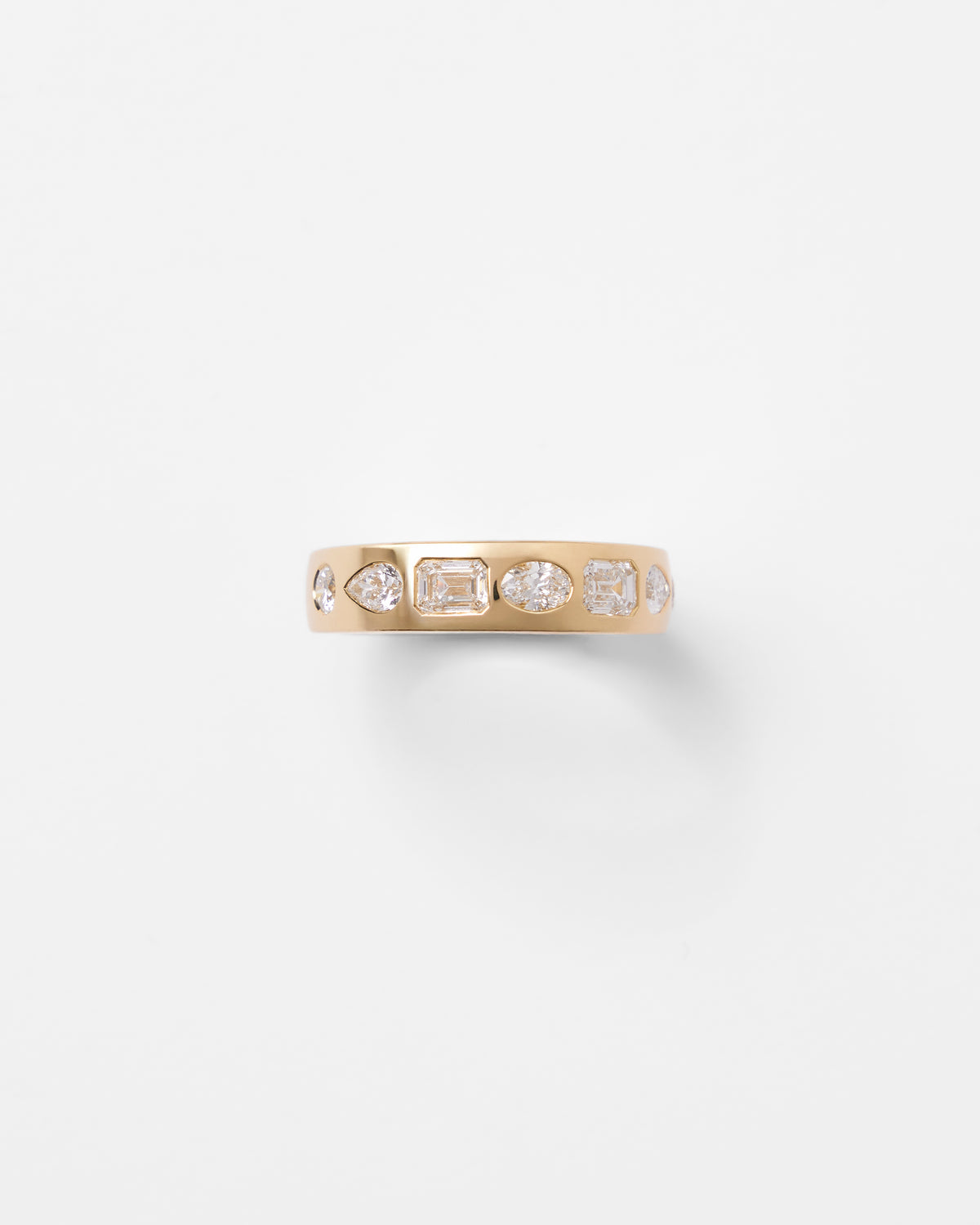Bague en or sertie de 7 diamants