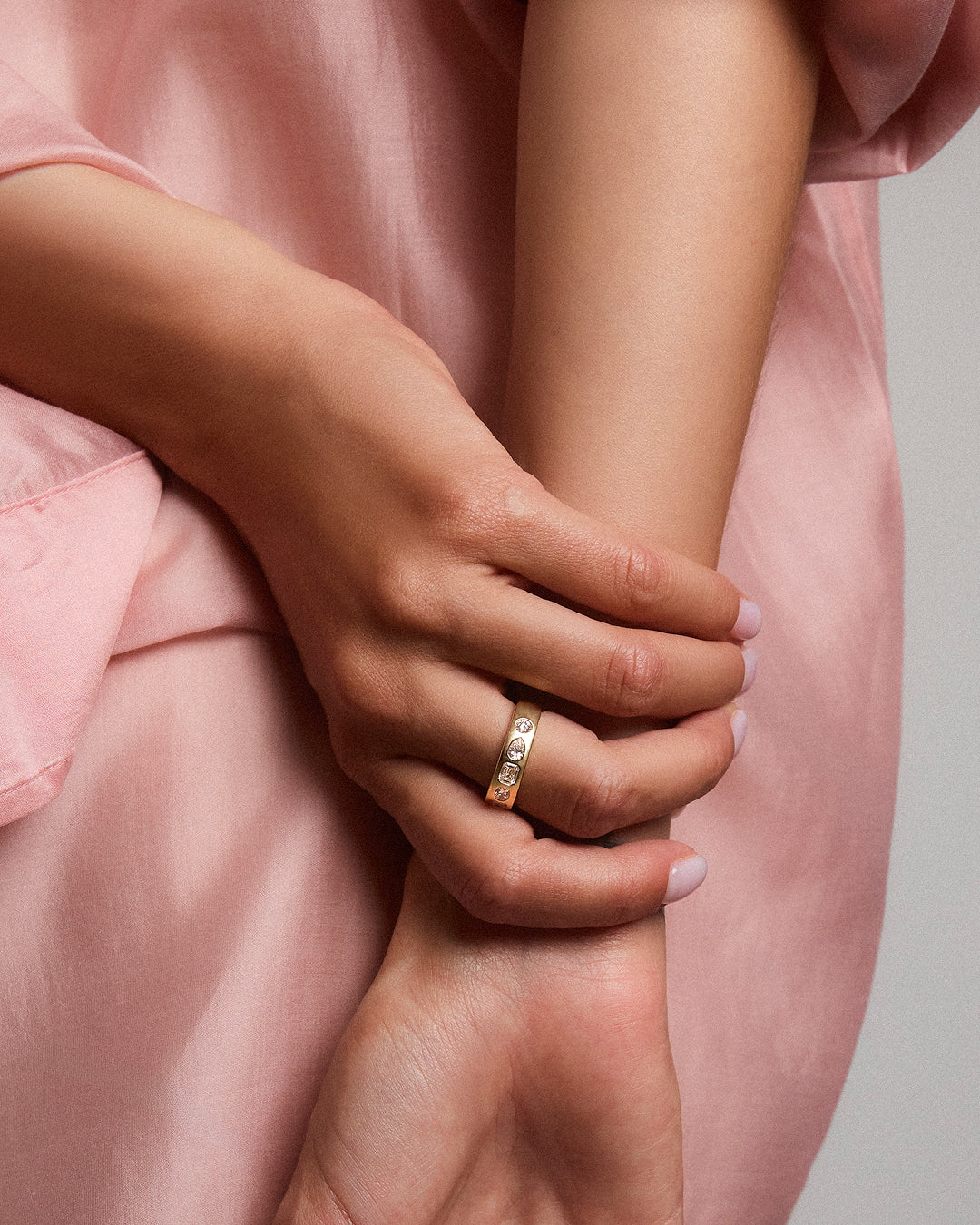 Bague en or sertie de 7 diamants