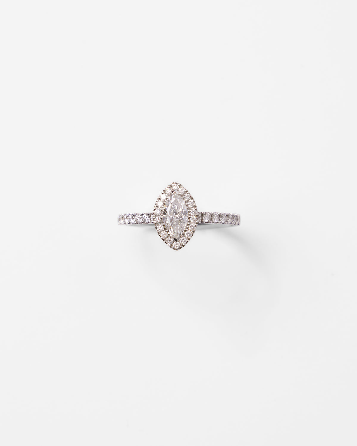 Bague solitaire en or et diamant marquise