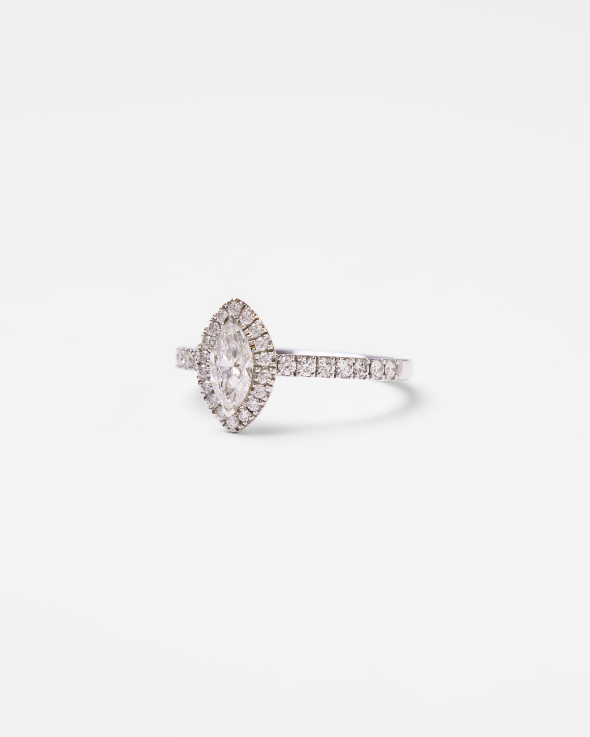 Bague solitaire en or et diamant marquise