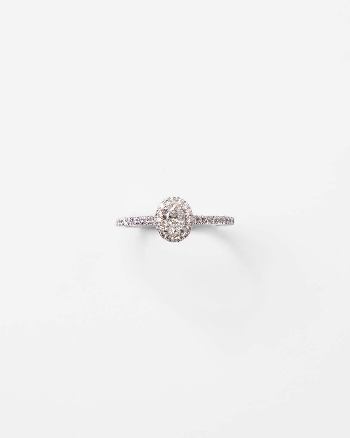Bague solitaire en or et diamant ovale