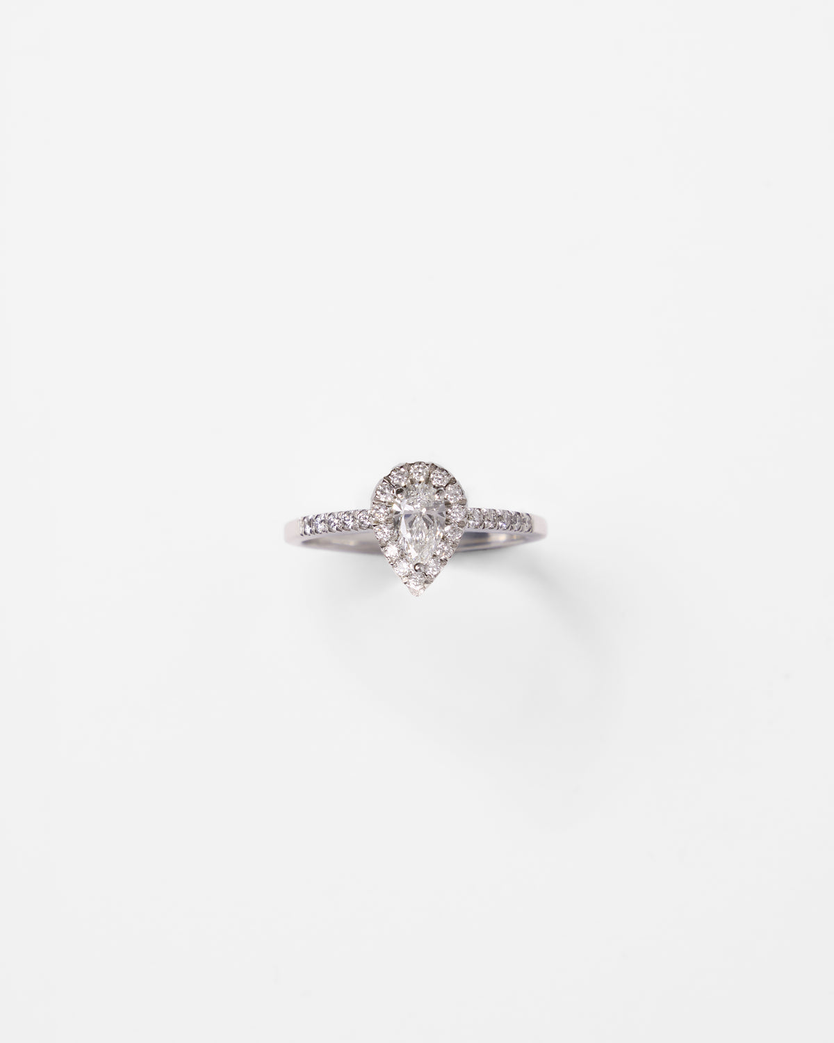 Bague solitaire en or et diamant poire