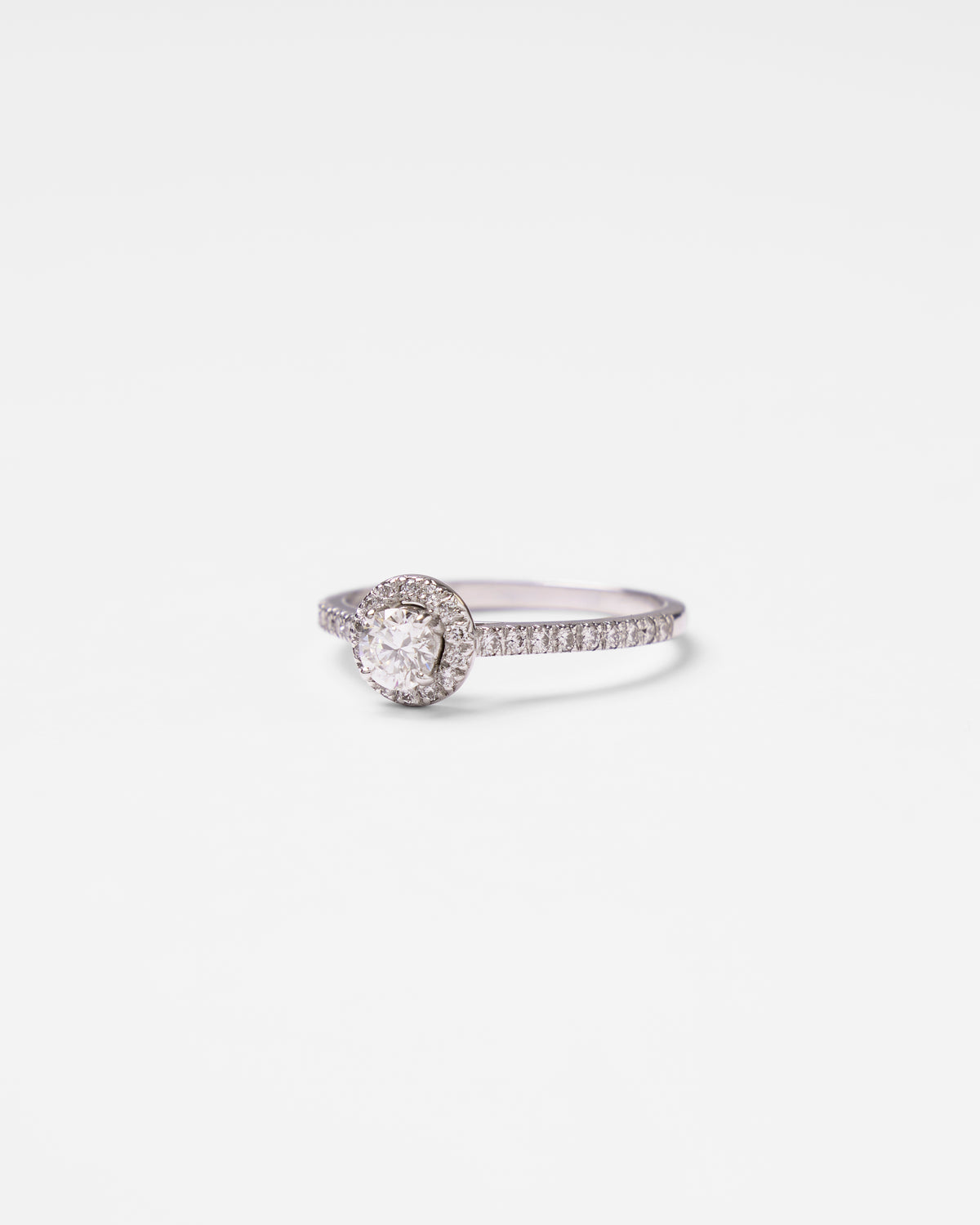 Bague solitaire en or jaune et diamant rond