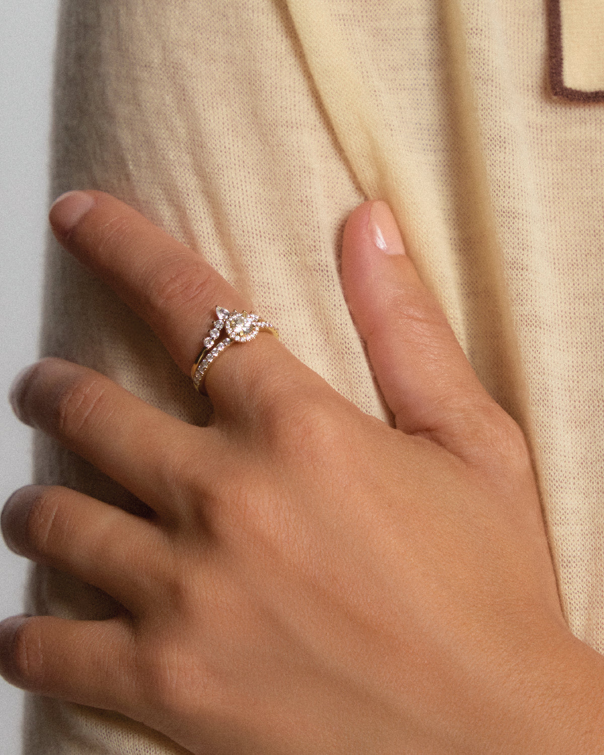 Bague solitaire en or jaune et diamant rond