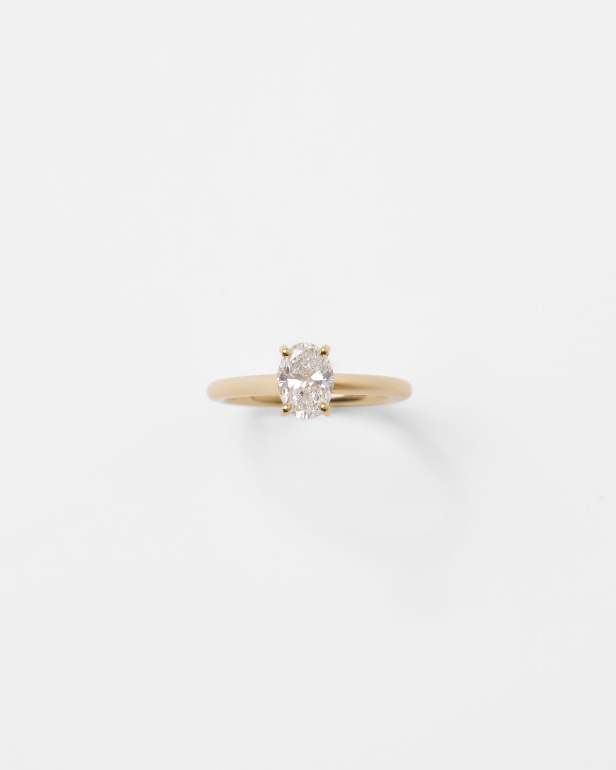 Bague solitaire en or et diamant oval