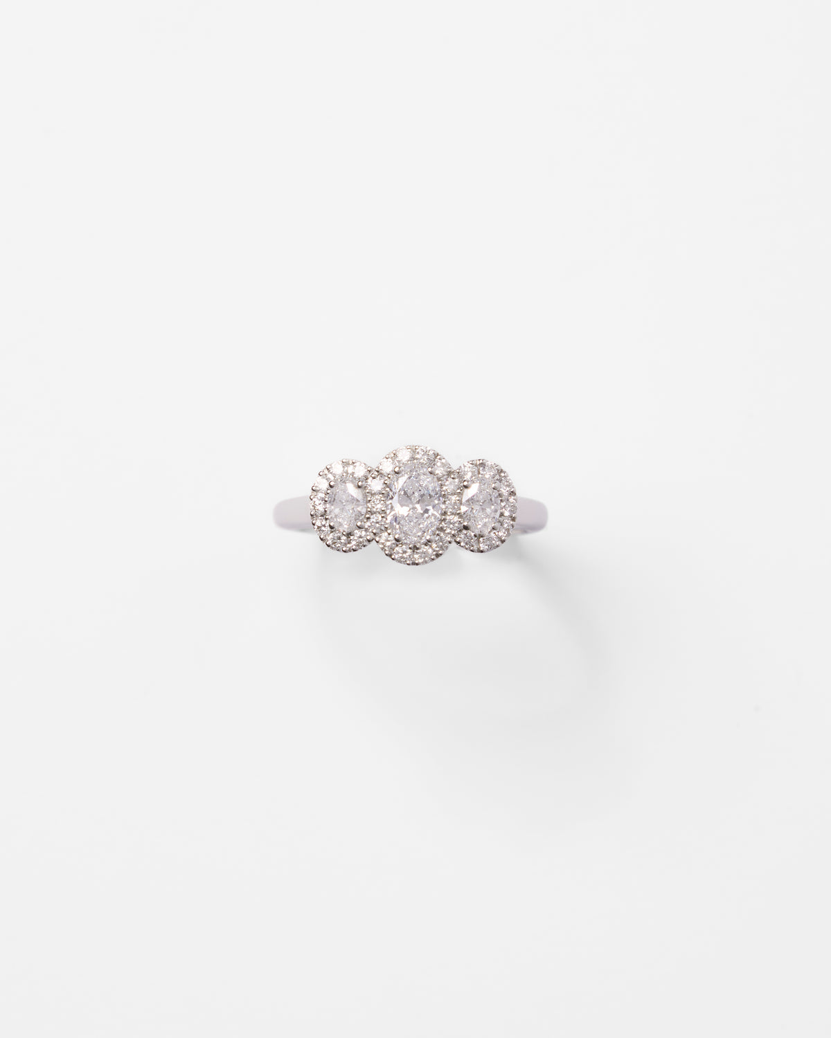 Bague trio medium en or blanc et diamants ovales