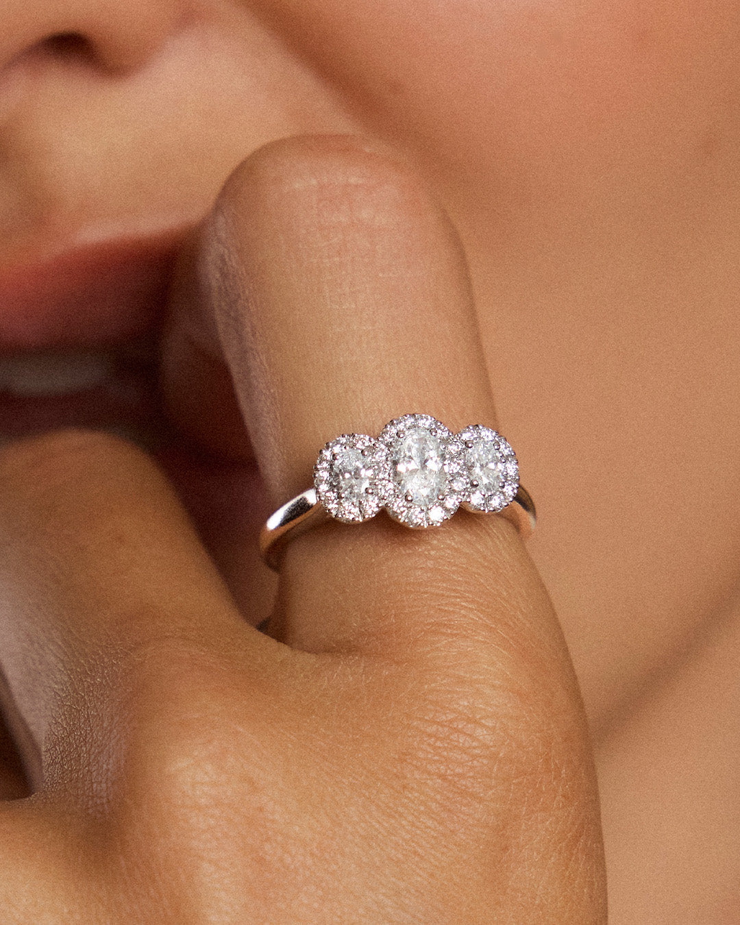 Bague trio medium en or blanc et diamants ovales