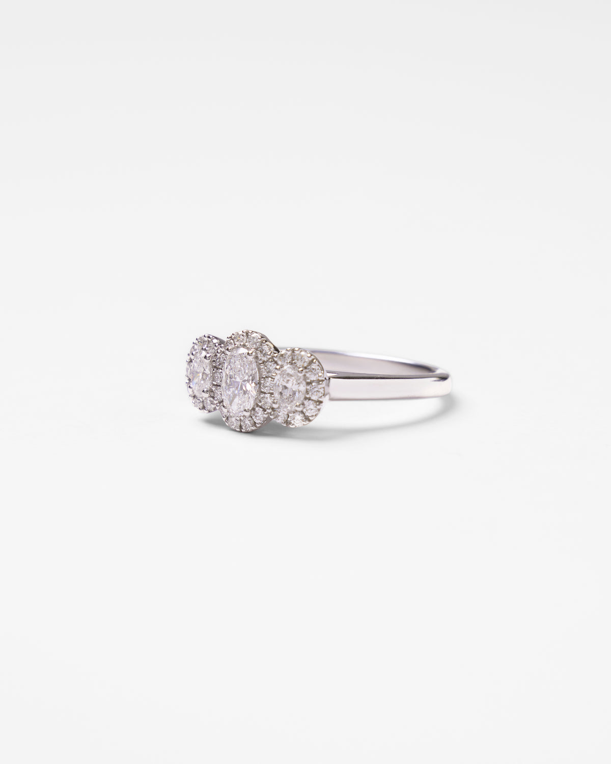 Bague trio medium en or blanc et diamants ovales