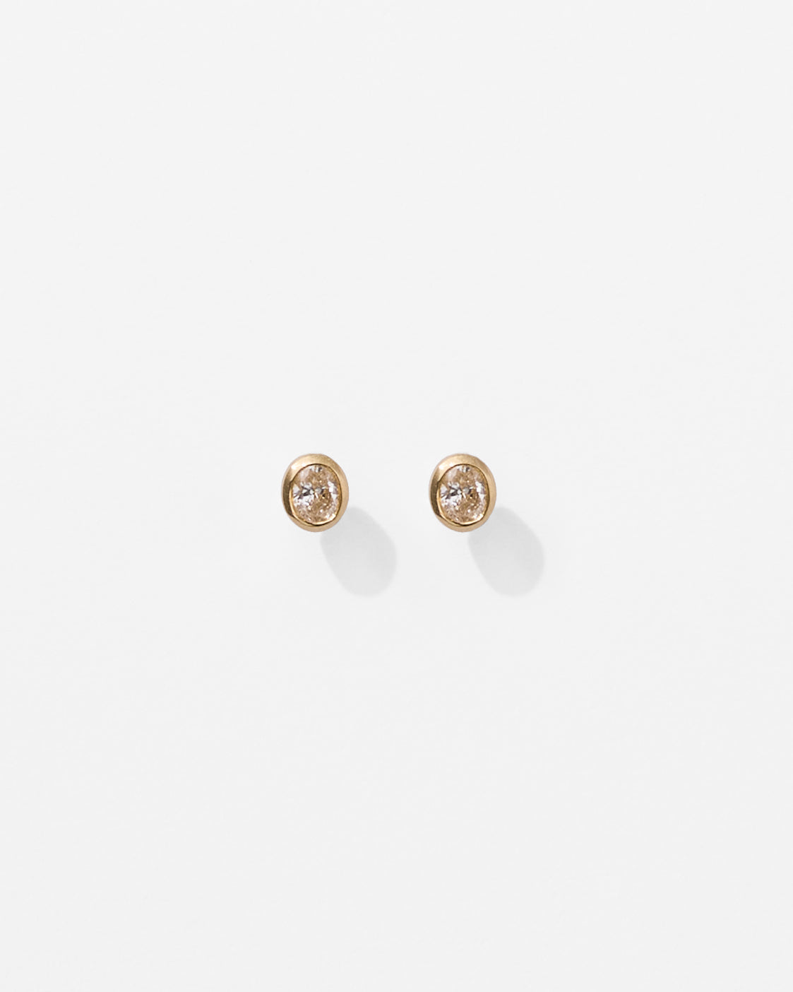 Boucles en or jaune et diamants ovales