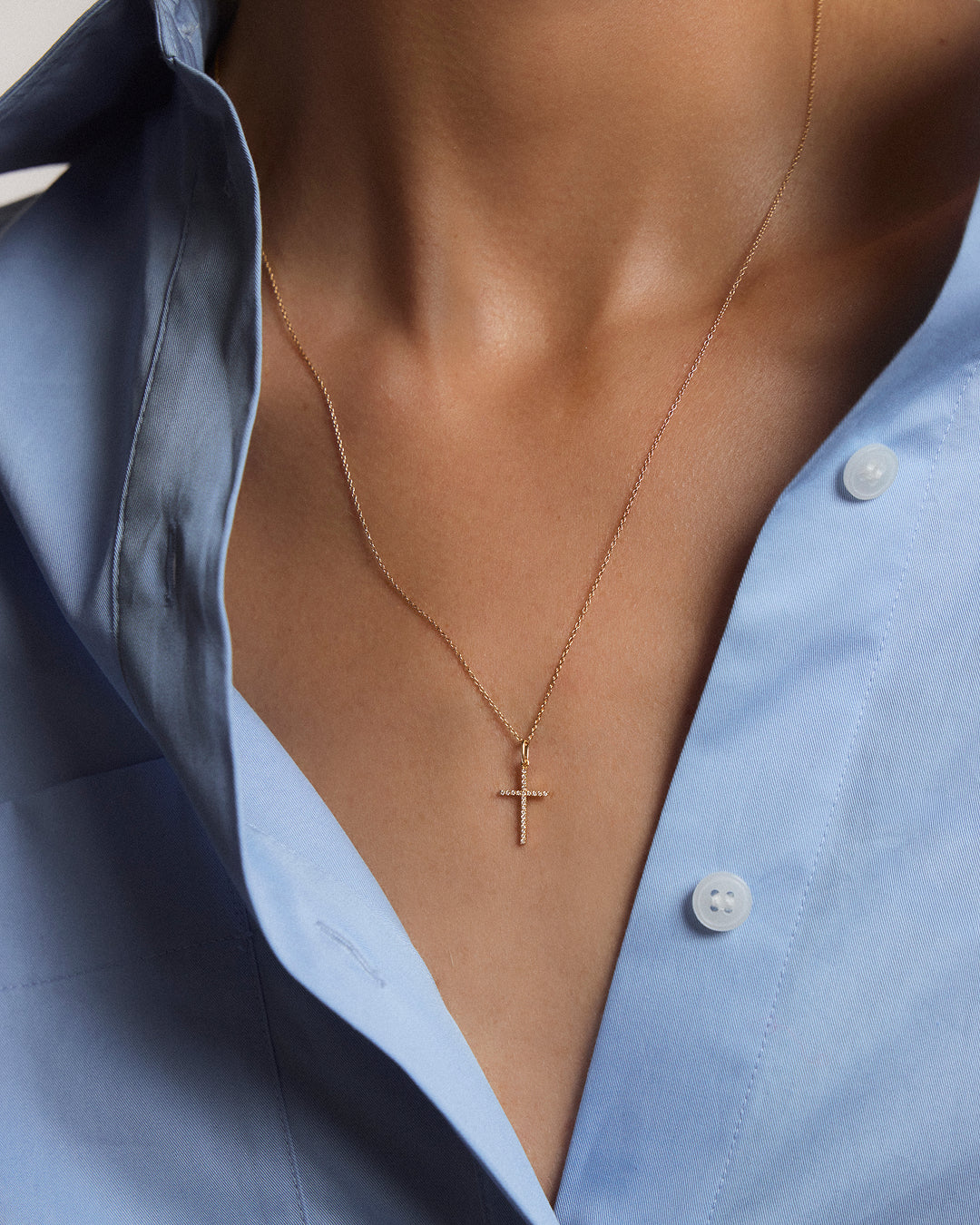 Collier croix en or et diamants