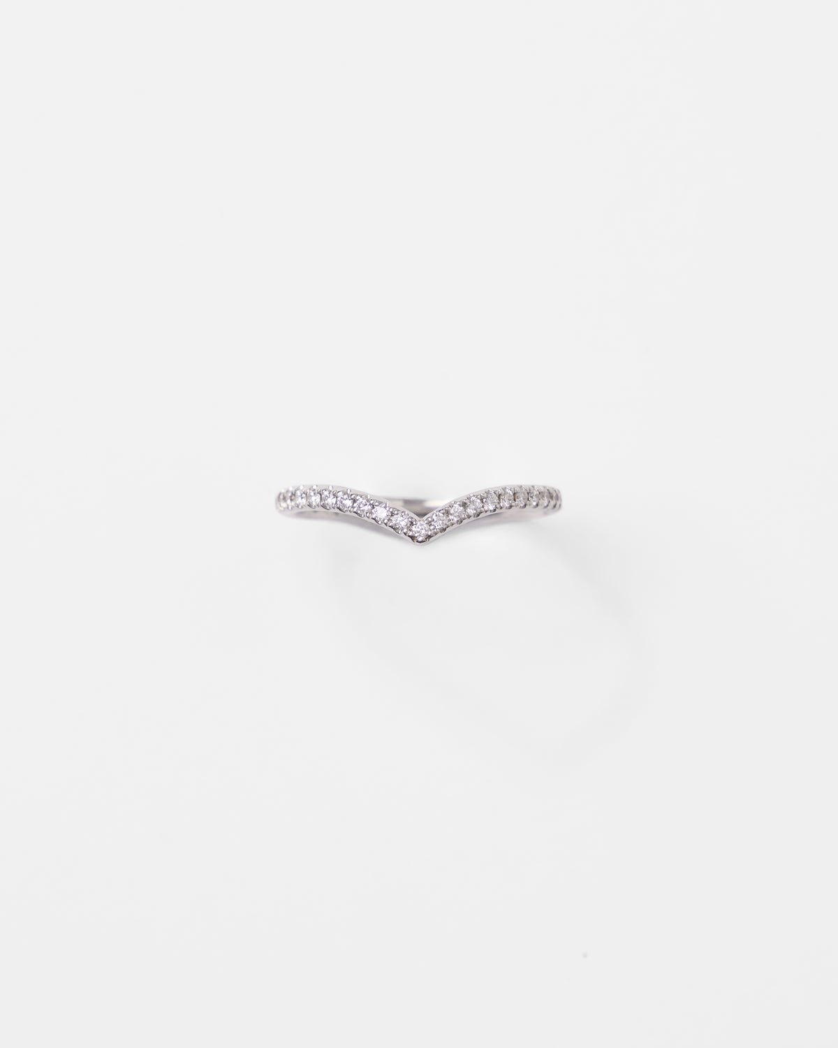 Demi-alliance chevron en or et diamants