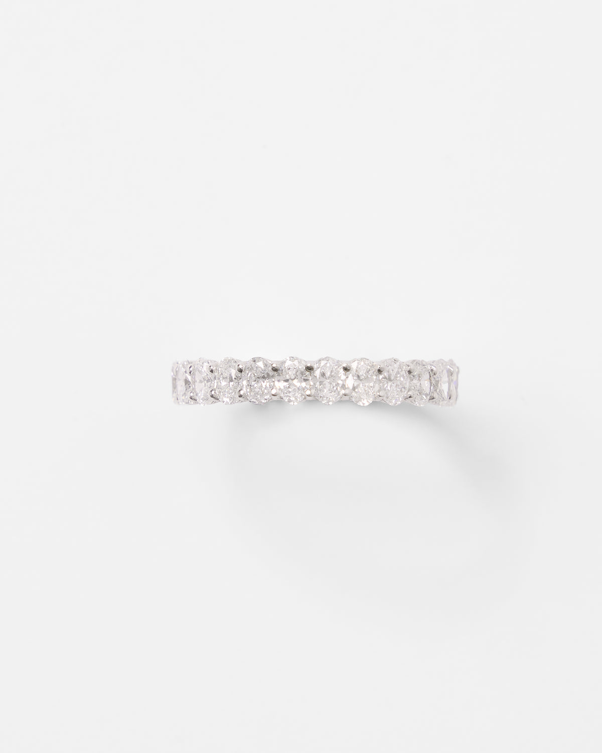 Demi-alliance en or et diamants oval
