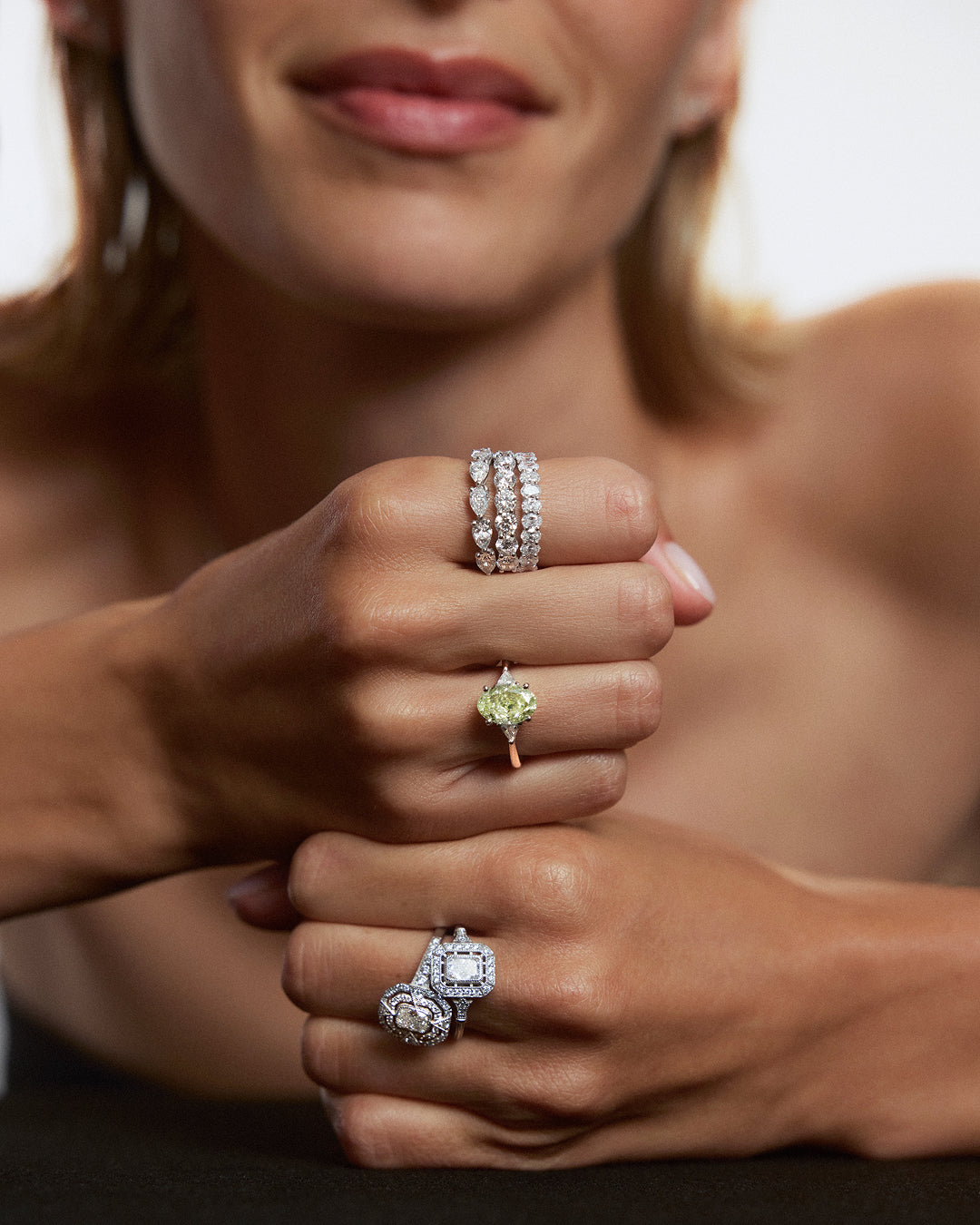 Demi-alliance en or et diamants oval