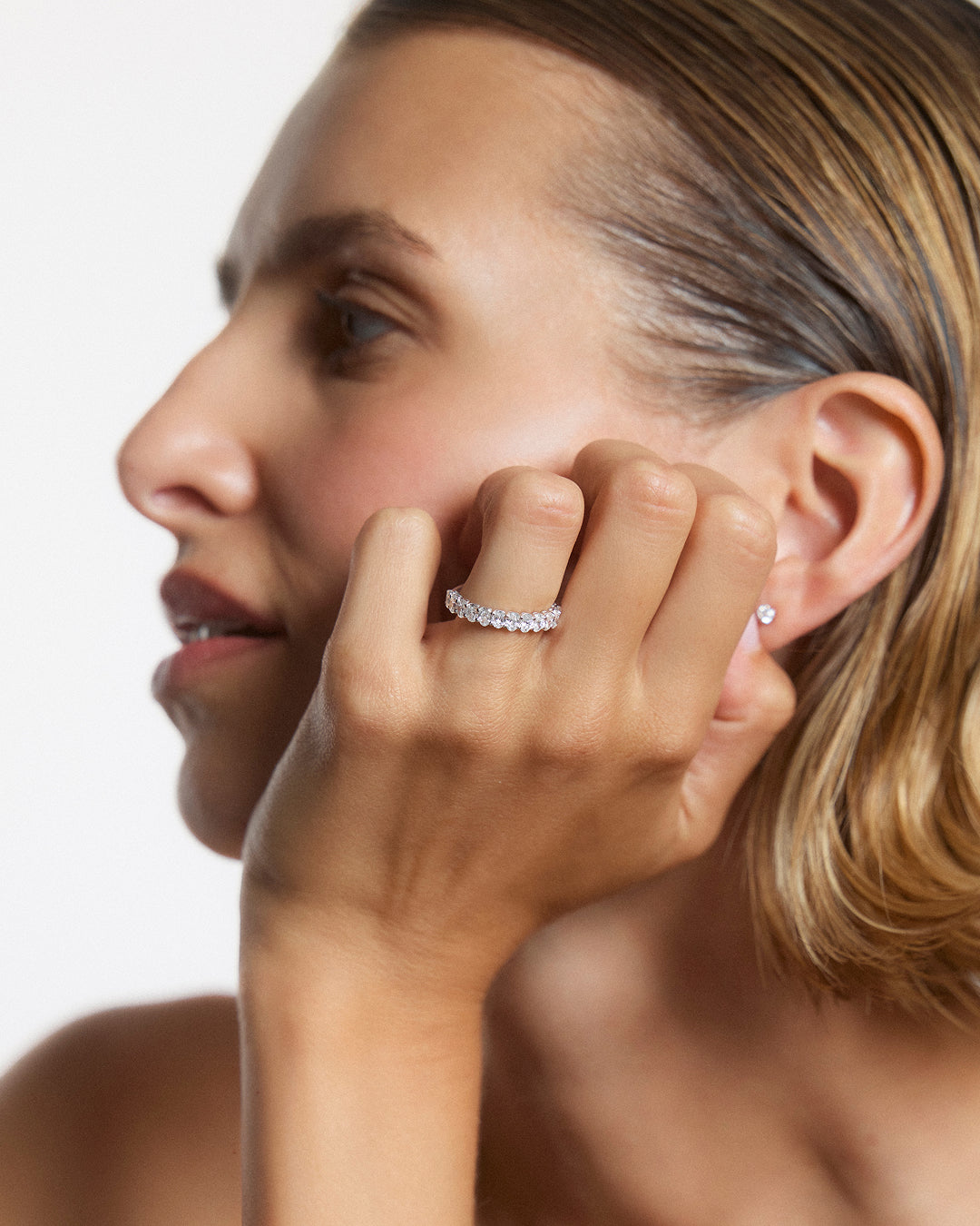 Demi-alliance en or et diamants oval