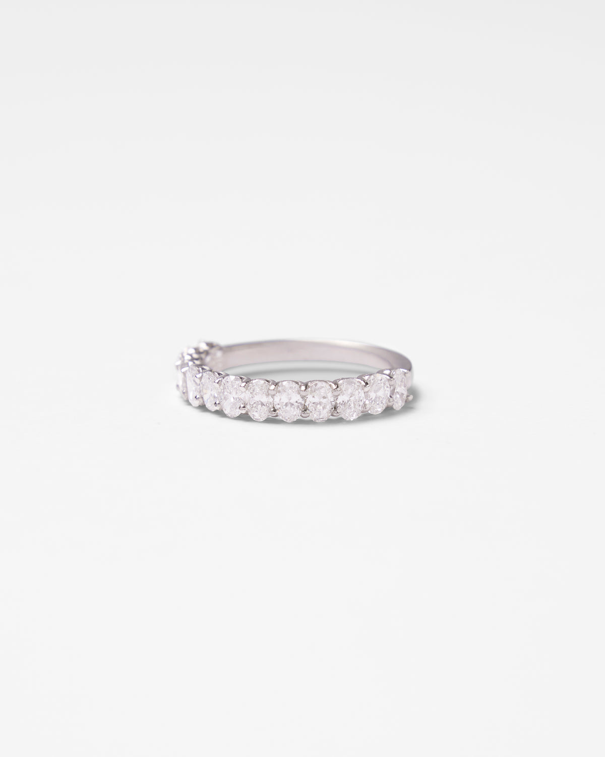 Demi-alliance en or et diamants oval