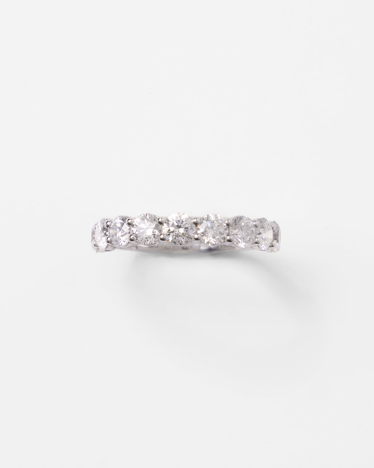 Demi-alliance en or et diamants ronds