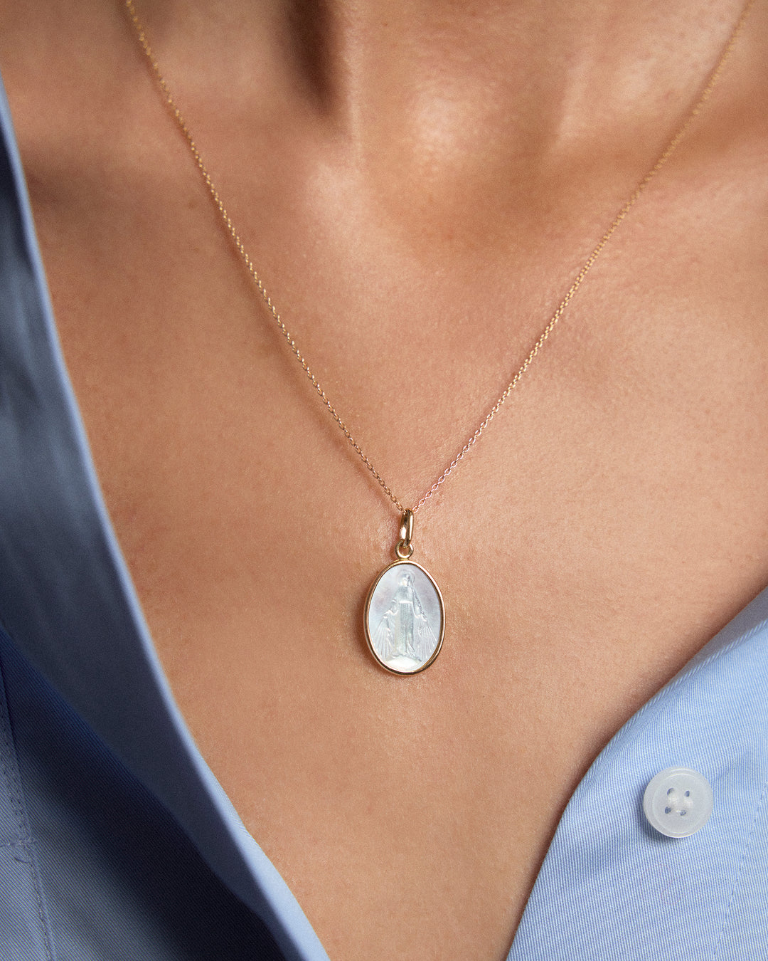 Pendentif médaille en nacre