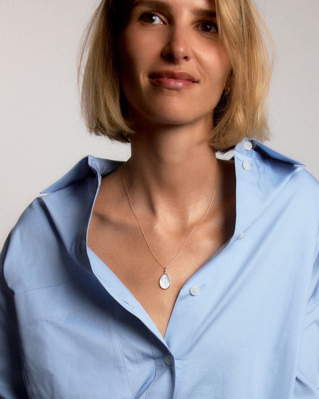 Collier avec médaille en nacre