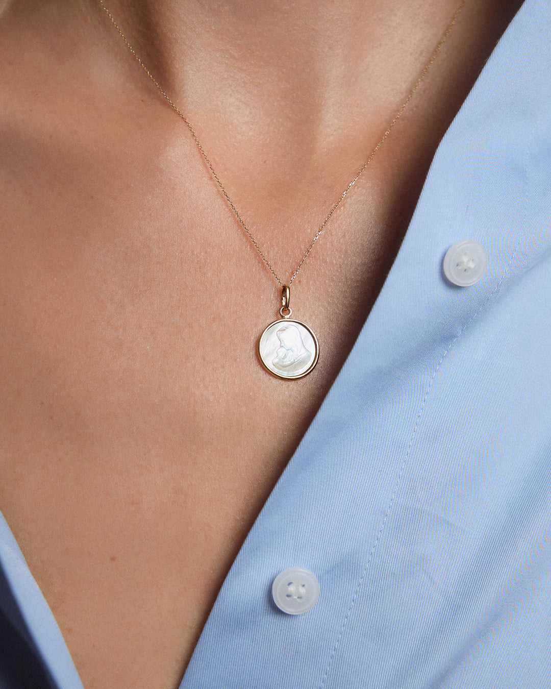 Pendentif médaille nacre