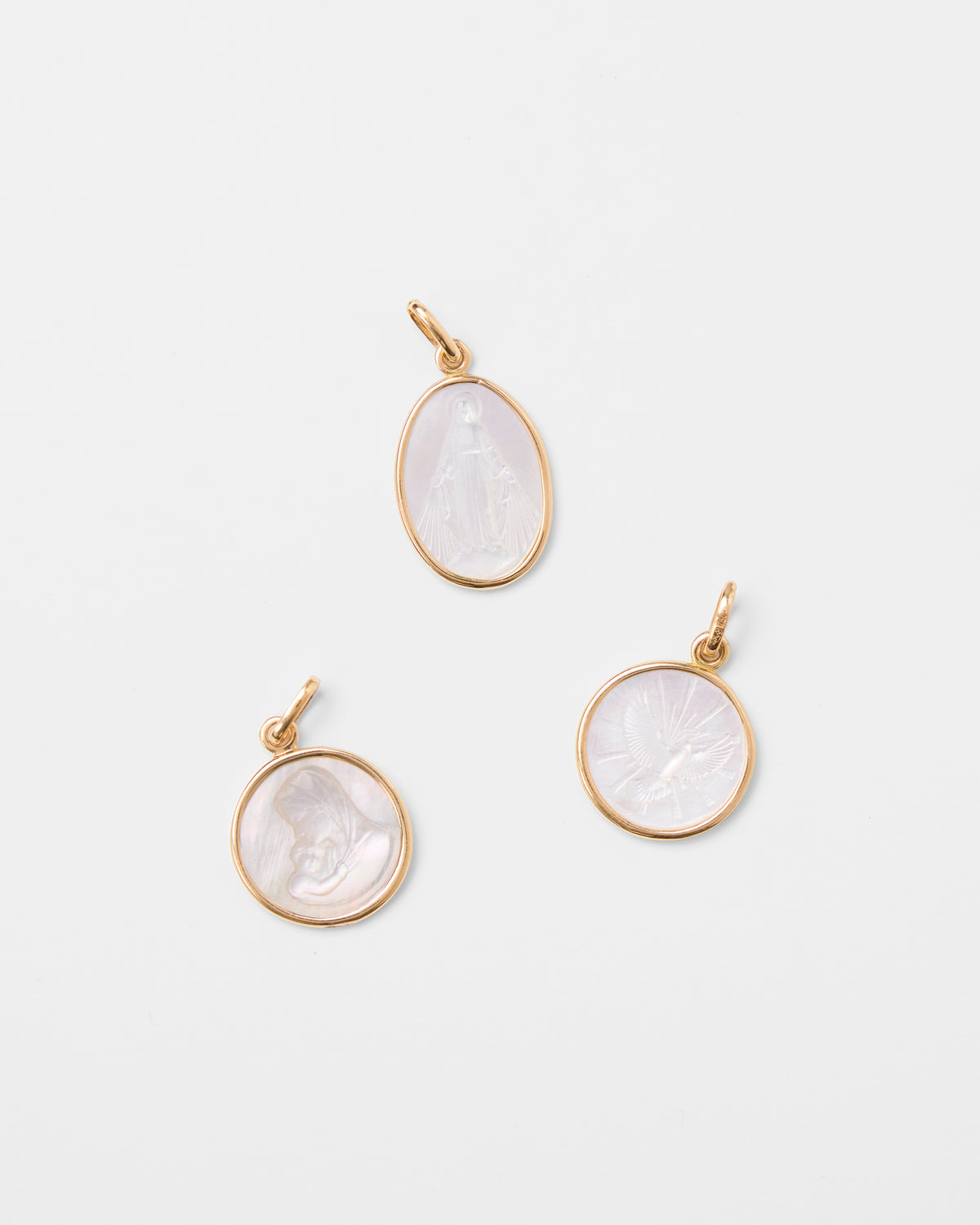 Collier avec médaille en nacre