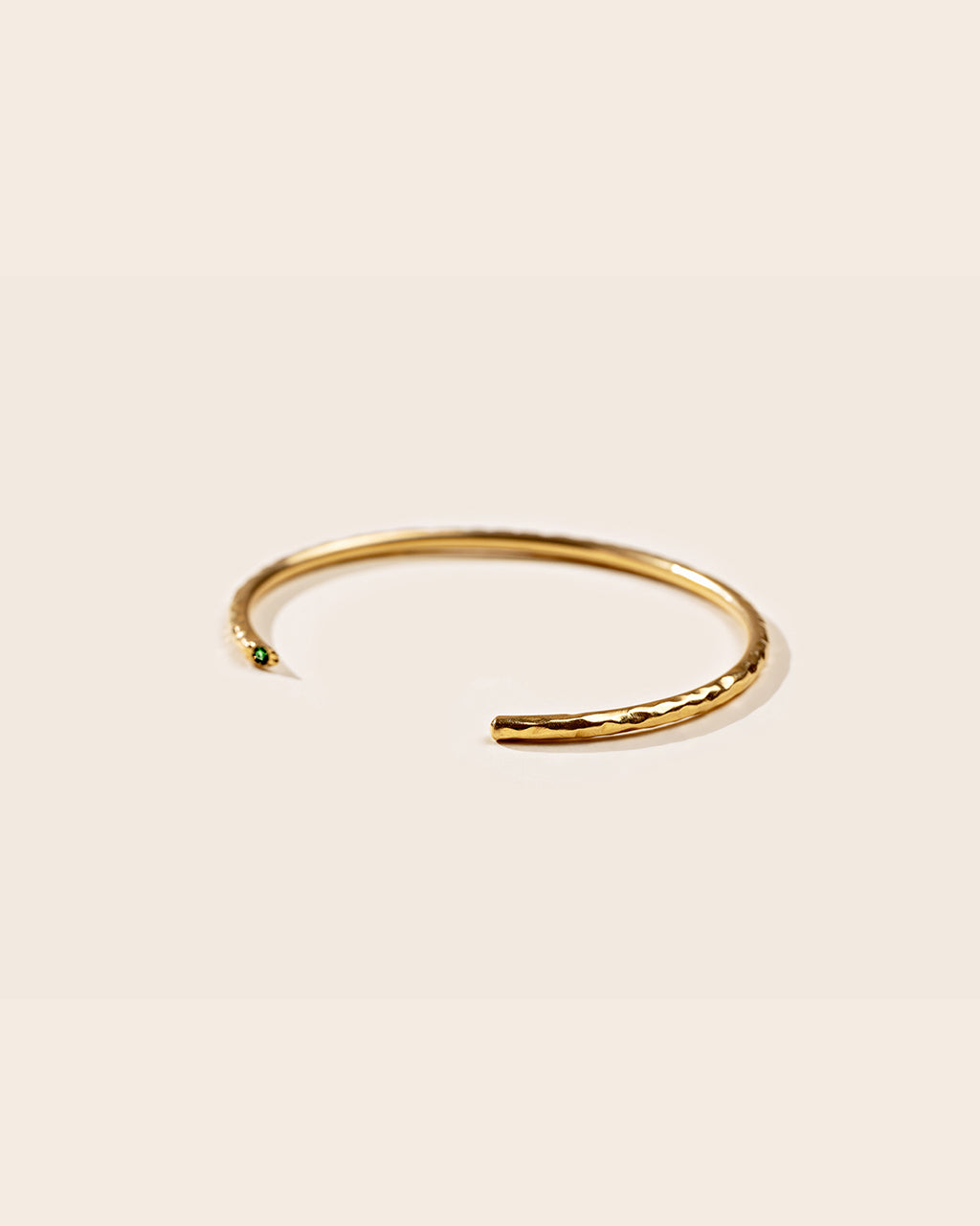 Bracelet jonc en or 18 carats et pierre précieuse